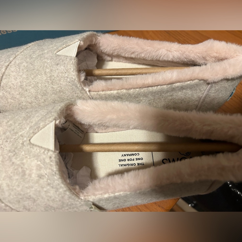 Adorable cold weather Toms new in box